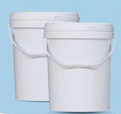 Les seaux en plastique blancs cylindrique catégorie comestible le HDPE de 5 de gallon seaux de peinture