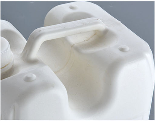 Boîtier carré en plastique d'urée de 10 litres pour un transport de liquide sûr et pratique dans l'industrie